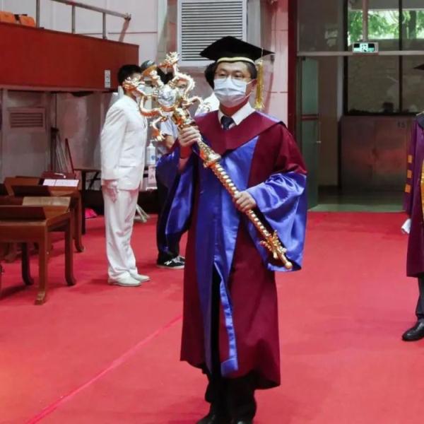 毕业典礼上，“神秘学术力量”终于出现了！
