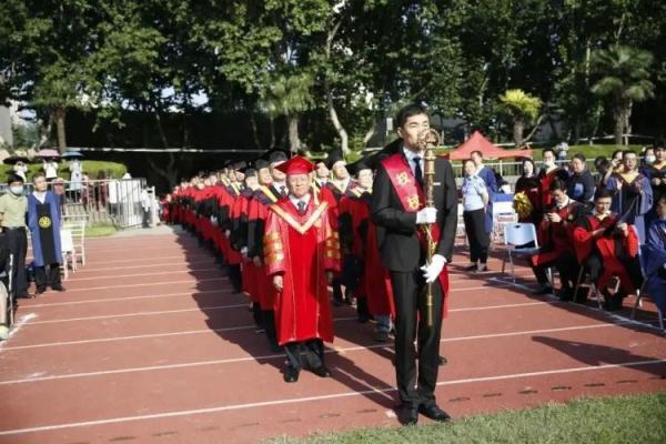 毕业典礼上，“神秘学术力量”终于出现了！