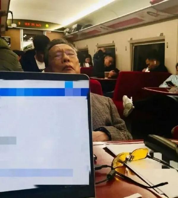 “无座，补票……”钟南山那张赶赴武汉的高铁票展出
