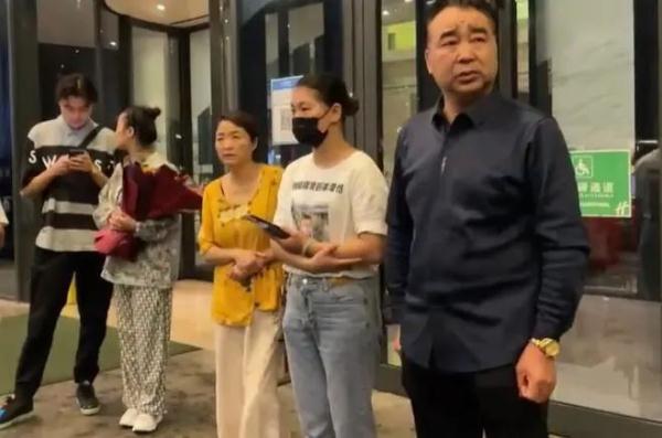 被拐25年的他与父母相认，今天回昆！