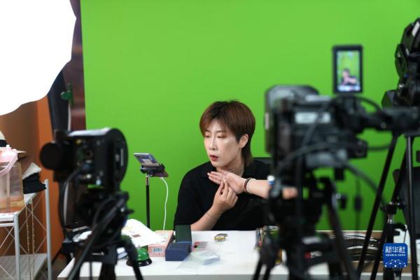 新华全媒+丨北京：直播促销月助力复商复市