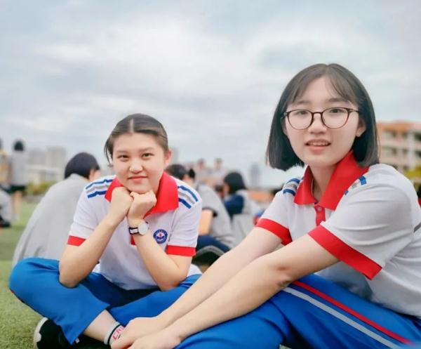 高中毕业时那些想删掉的丑照,还好留到了现在…… 高中毕业时那些想删掉的丑照,还好留到了现在……