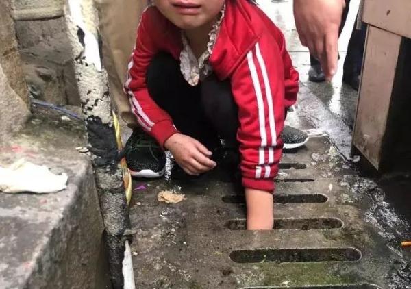 咋回事?娃娃机里出现真娃娃! 咋回事?娃娃机里出现真娃娃!