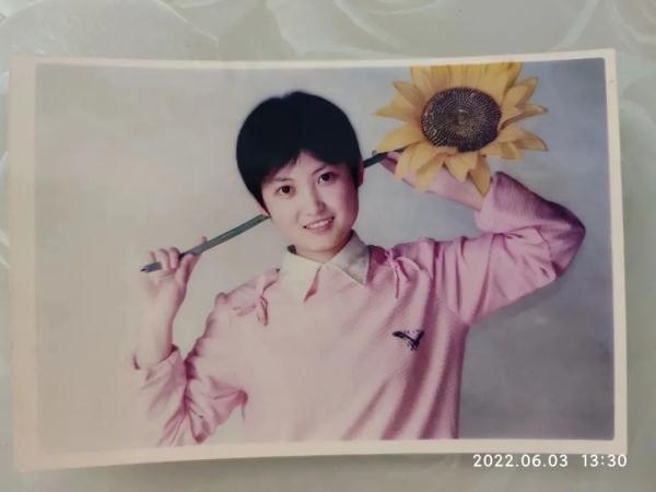 高中毕业时那些想删掉的丑照,还好留到了现在…… 高中毕业时那些想删掉的丑照,还好留到了现在……