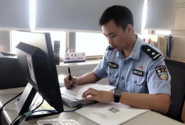 七旬老人在路口被车撞飞，司机咬定绿灯减速没有责任，结果出现反转！