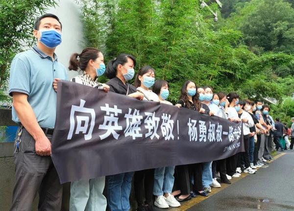 最后画面曝光！D2809殉职司机杨勇最后一把闸果断坚定