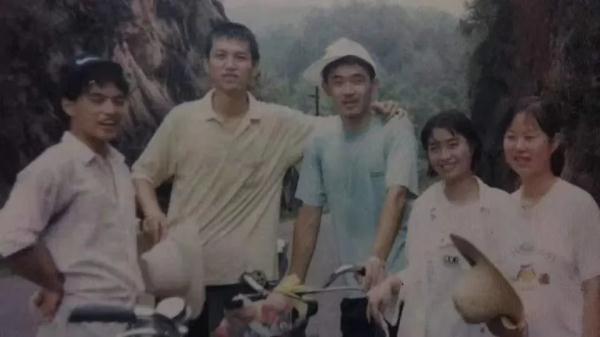 高中毕业时那些想删掉的丑照,还好留到了现在…… 高中毕业时那些想删掉的丑照,还好留到了现在……