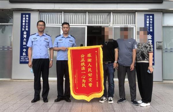 七旬老人在路口被车撞飞，司机咬定绿灯减速没有责任，结果出现反转！