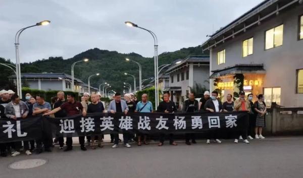 最后画面曝光！D2809殉职司机杨勇最后一把闸果断坚定