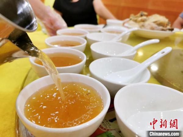 广东侨乡台山“炖鸡汁”为考生赋能