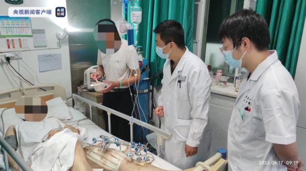 小伙受伤情况危急 4名医学生合力成功挽救生命