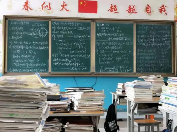 高中毕业时那些想删掉的丑照,还好留到了现在…… 高中毕业时那些想删掉的丑照,还好留到了现在……