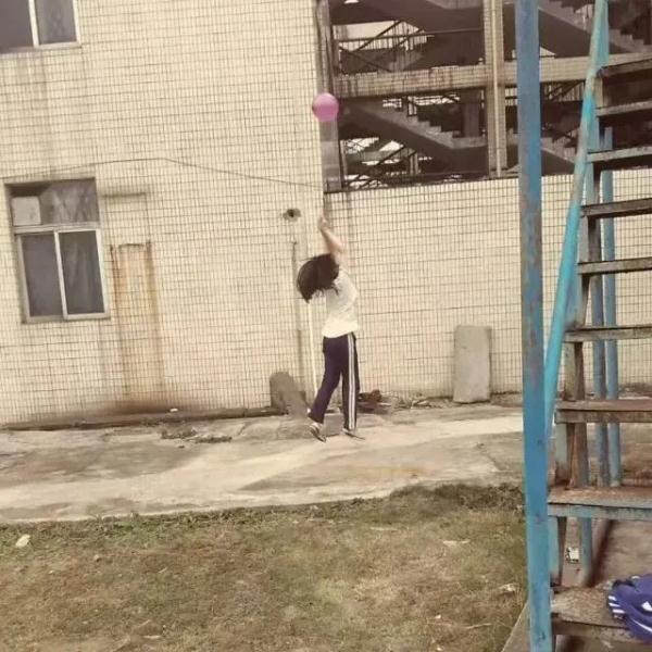 高中毕业时那些想删掉的丑照,还好留到了现在…… 高中毕业时那些想删掉的丑照,还好留到了现在……