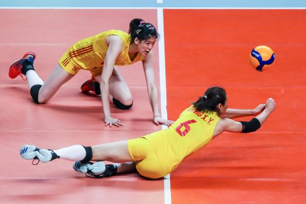 中国女排0-3不敌美国女排，两连胜遭终结
