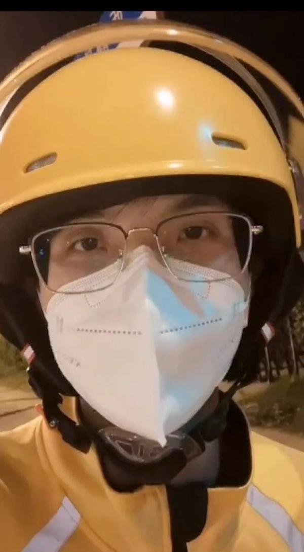 俞杰,35岁,美团骑手,上海金山本地人.他是谁?为什么会这样做?