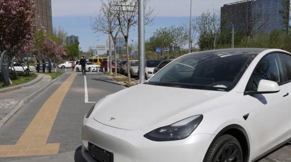 玩“套路”？北京这些司机办完事回来，车“不见”了