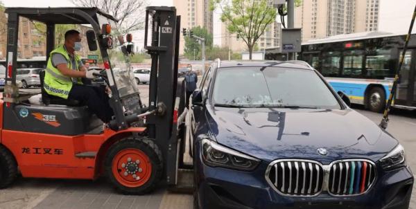 玩“套路”？北京这些司机办完事回来，车“不见”了