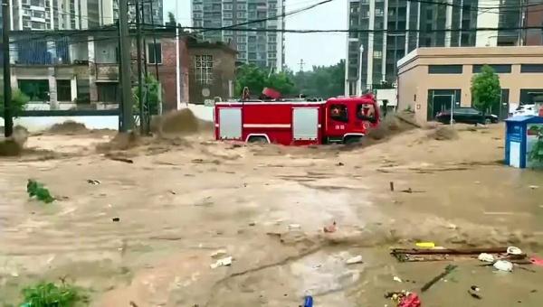 佛山出现龙卷风？韶关消防车被洪水冲走？详情来了→