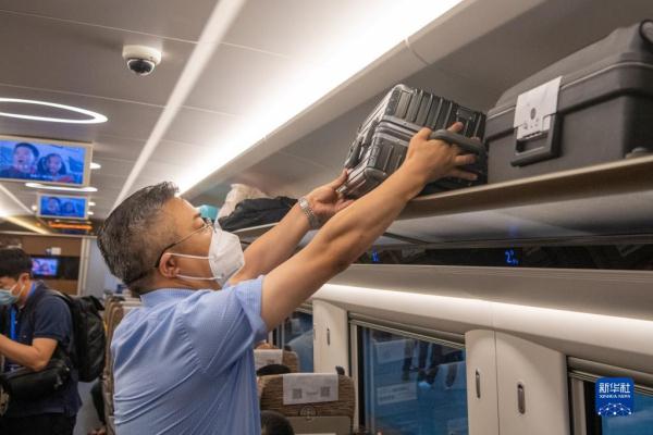 新华全媒+｜三峡库区迎来首条高铁 郑渝高铁全线通车