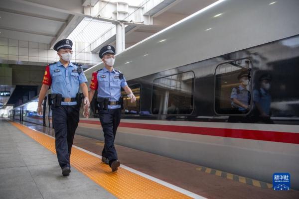 新华全媒+｜三峡库区迎来首条高铁 郑渝高铁全线通车