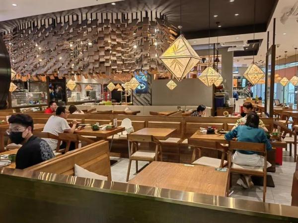上海这些地方已经恢复堂食了！想要进店吃饭，先做这件事→