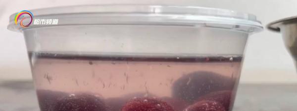 盐水浸泡后有小虫钻出来,这样的杨梅能吃吗? 盐水浸泡后有小虫钻出来,这样的杨梅能吃吗?