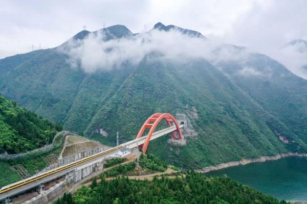 高铁桥隧比超98%！基建狂魔对“千年蜀道”出手了！