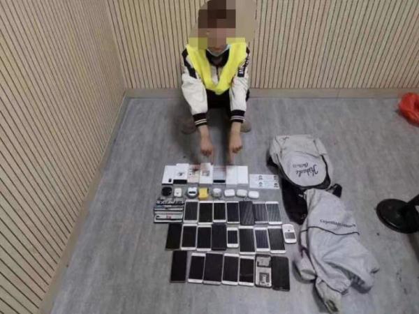 两人翻墙进入学校盗窃手机，19台卖了230元，郴州警方通报