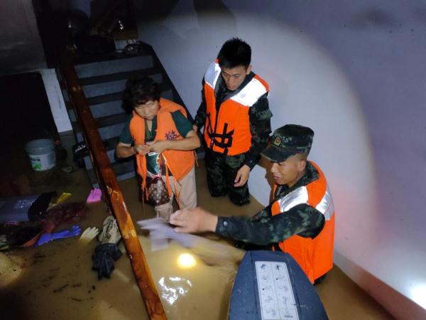 多地官兵、民兵抗洪抢险进行时 多地官兵、民兵抗洪抢险进行时