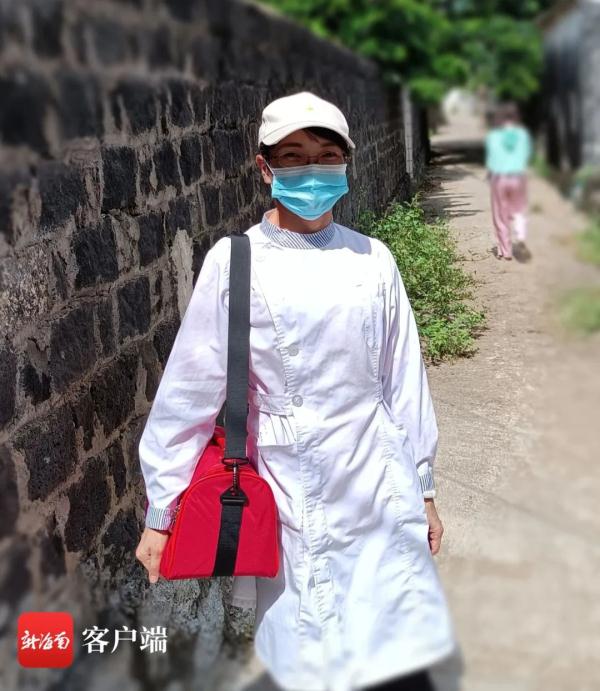 海口一公交车上乘客突发疾病，接下来的一幕太暖了……