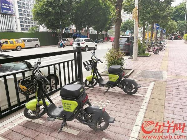 共享电单车现广州街头：均无牌照，部分缺少头盔