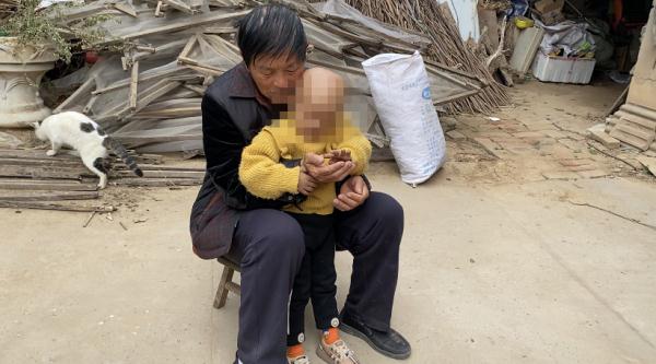 郑州这个西瓜摊火了，很多人付钱却不拿瓜…