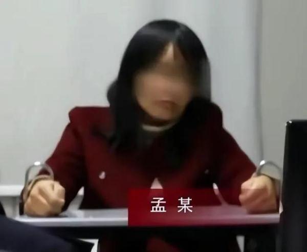 姑娘谈恋爱，谈一个“死一个”，警方介入却将她闺蜜抓走