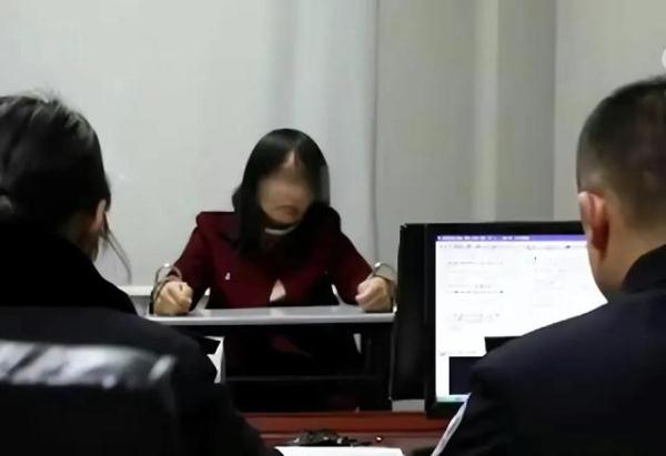 姑娘谈恋爱，谈一个“死一个”，警方介入却将她闺蜜抓走