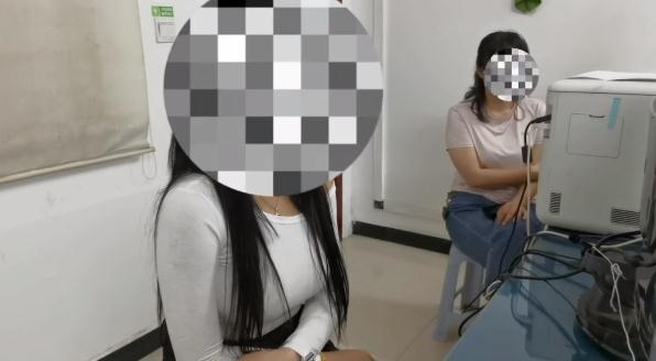 16岁女孩无证驾驶，开豪车炫耀！网友：出警了快点！