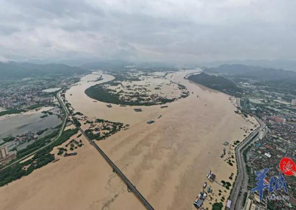 受西江,北江上游来水共同影响,6月20日21时:北江干流水道三水站流量已