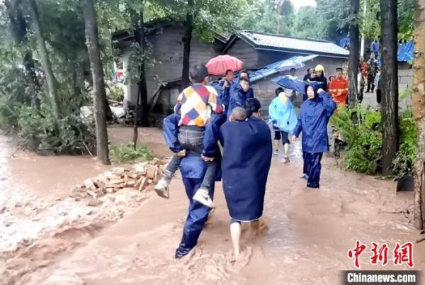 四川：广元等多地遭遇强降雨天气 救援力量迅速出动