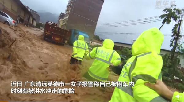 婴儿出生3天被困洪水！营救中竟然全程安睡