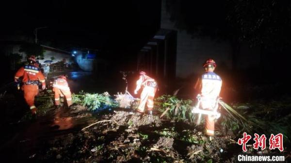 四川：广元等多地遭遇强降雨天气 救援力量迅速出动