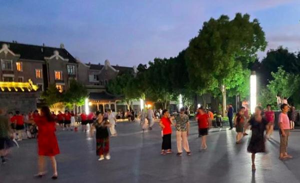 广场舞音响、商家大喇叭、摩托车炸街……噪音“克星”来了，可以打这个电话！