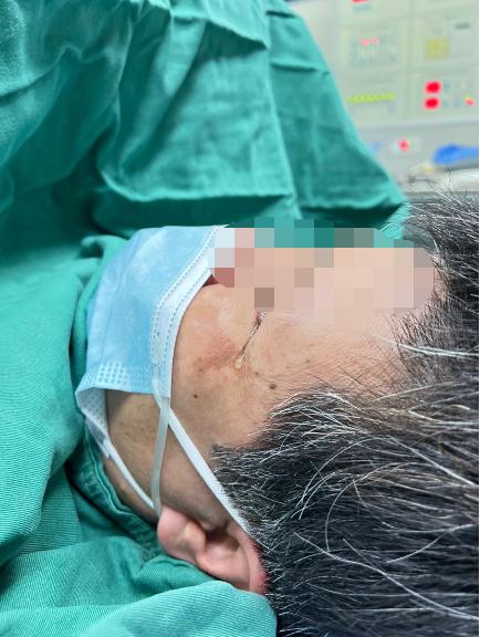 50岁超高龄孕妈生下第一胎 网友：母亲是伟大的代名词