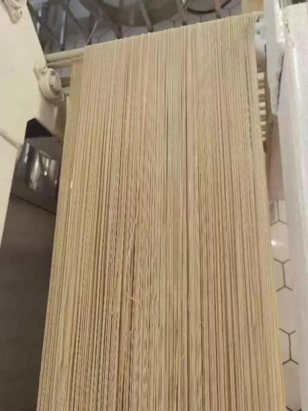 交大毕业80后在菜场卖“高奢”面条！10多元一斤还要靠抢？