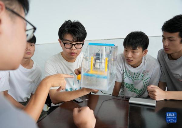 在创新创业中成长的“00后”大学生