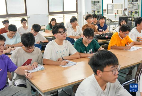 在创新创业中成长的“00后”大学生