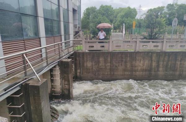 江苏无锡迎来入梅后首场强降雨 全市汛情总体平稳