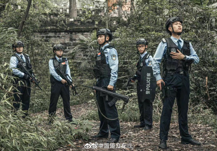 气场炸裂！这些警校生的毕业照太酷了！