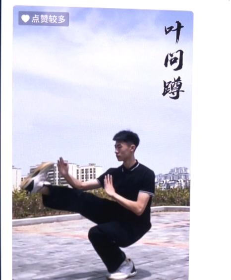 小伙挑战“叶问蹲”时用力过猛,痔疮破裂…… 小伙挑战“叶问蹲”时用力过猛,痔疮破裂……