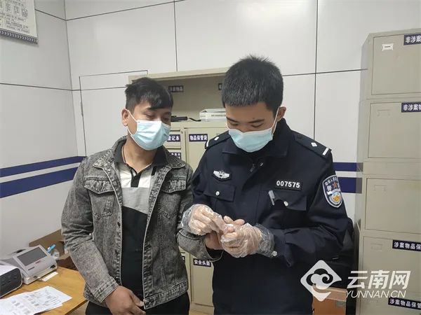 看完泪目！他给缉毒牺牲的父亲写了一封信