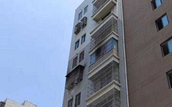 半个家被烧毁,竟是放大镜在“作妖”! 半个家被烧毁,竟是放大镜在“作妖”!