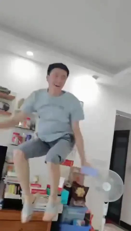 高考查分后，他们的反应亮了！网友：隔屏都感受到喜悦